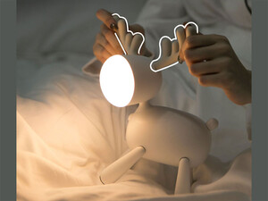 کیفیت چراغ رومیزی سیلکونی  فانتزی طرح گوزن Cartoon deer small night light USB charging sleep with silicone LED elk light children