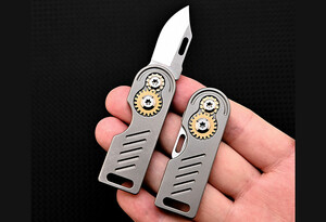 قیمت چاقو آنباکسینگ فلزی تاشوی قابل آویز از دسته کلید sharp and high hardness D2 steel mini folding knife