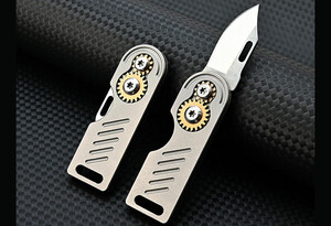 خرید چاقو آنباکسینگ فلزی تاشوی قابل آویز از دسته کلید sharp and high hardness D2 steel mini folding knife