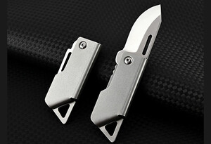 کیفیت چاقو آنباکسینگ تیتانیومی تاشوی قابل آویز از دسته کلید D2 steel small steel cannon mini folding knife