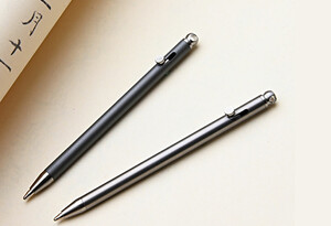 کیفیت خودکار تیتانیومی قابل اتصال به جاکلیدی Creative pure titanium mini bolt pen EDC portable