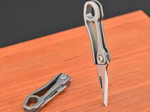 قیمت چاقو آنباکسینگ تاشو تیتانیومی قابل آویز از دسته کلید mini knife sharp carry-on keychain pendant unboxing