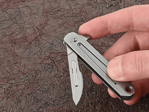 چاقو جیبی تاشو فوق‌العاده تیز mini knife portable Stainless steel