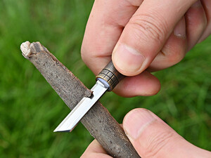 خرید چاقو آنباکسینگ برنجی قابل آویز از دسته کلید Brass mini chain knife portable sharp self-defense