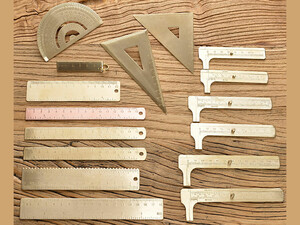 خط کش مسی کوچک 6 سانتی متری دانشجویی دارای حلقه آویز 6cm small copper ruler 3mm thickened brass metal ruler student stationery