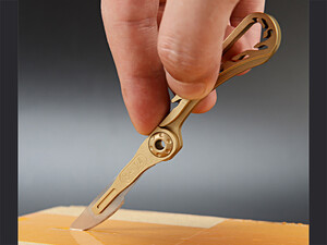 قیمت چاقو آنباکسینگ برنجی تاشو قابل آویز از دسته کلید Brass key chain knife sharp utility knife portable