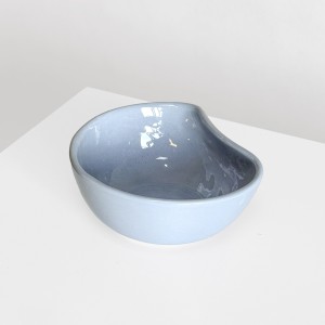 کاسه لبه خمیده نم