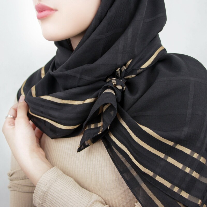 روسری زنانه حریر خط دار