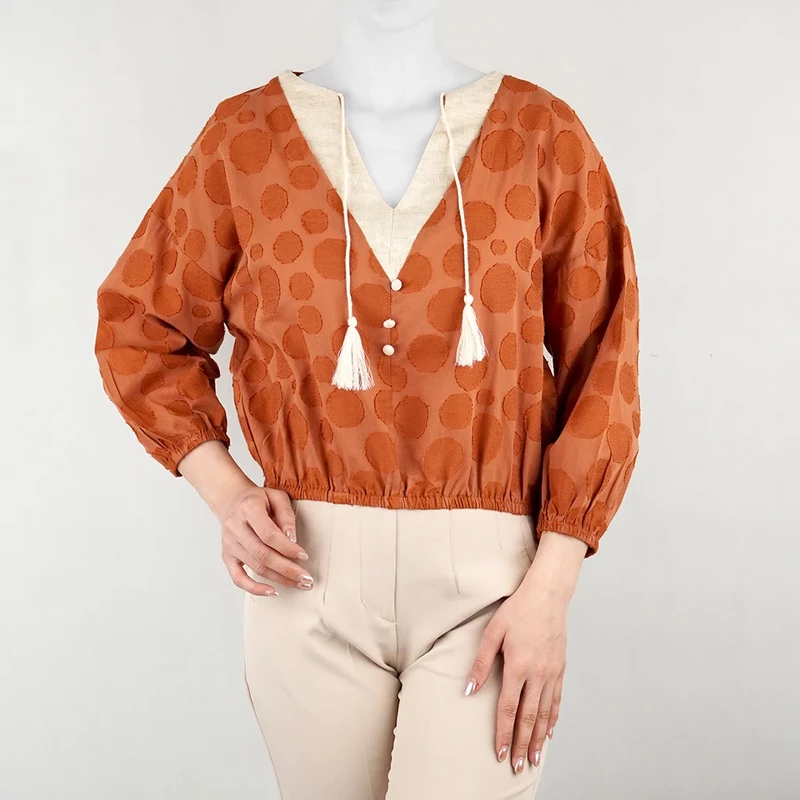 شومیز زنانه نیزل توپ توپی سه دکمه