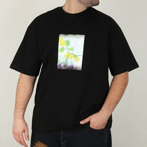 تیشرت مردانه طرح گل و برگ قواره دار