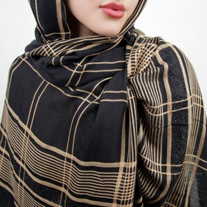 شال خط دار زنانه