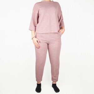 ست زنانه تیشرت و شلوار طرح چهارخونه