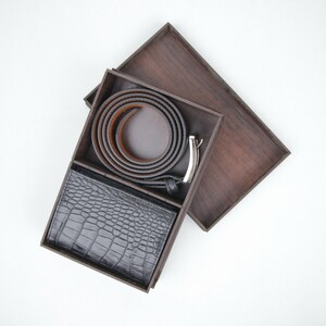 ست دو تیکه مردانه کمربند و کیف طرح پوست مار مشکی