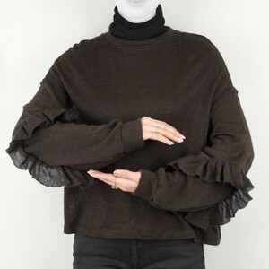 بلوز زنانه دانزا یقه ایستاده قهوه تیره