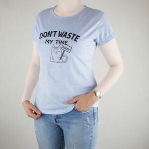 تیشرت زنانه یقه گرد با طرح  گربه