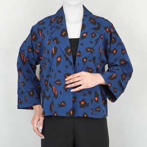 کت کراپ زنانه طرح دار یقه انگلیسی