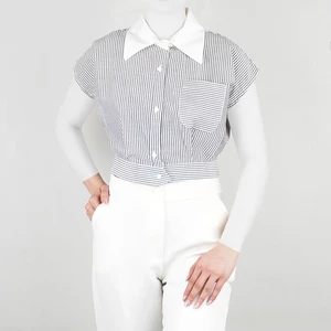 کراپ تاپ زنانه راه راه یقه انگلیسی جلو دکمه دار