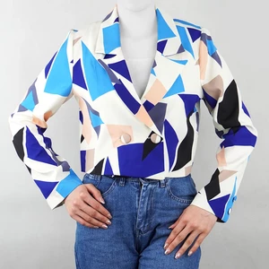 کت زنانه کوتاه لبه آستین طرح دار