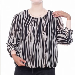 شومیز زنانه طرح طوسی مشکی