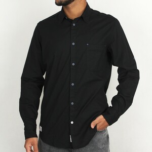 پیراهن مردانه از برند riv/sd n در طرح مشکی جیب دار