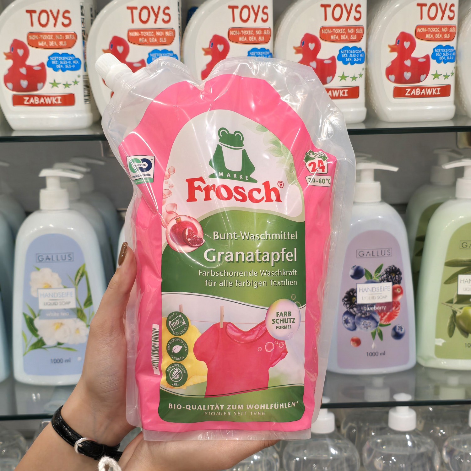 مایع شوینده لباس‌ رنگی فروش Frosch با عصاره انار