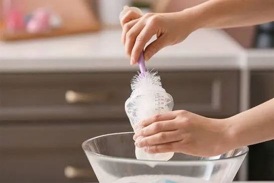 آموزش شستن شیشه شیر نوزاد و استریل کردن آن