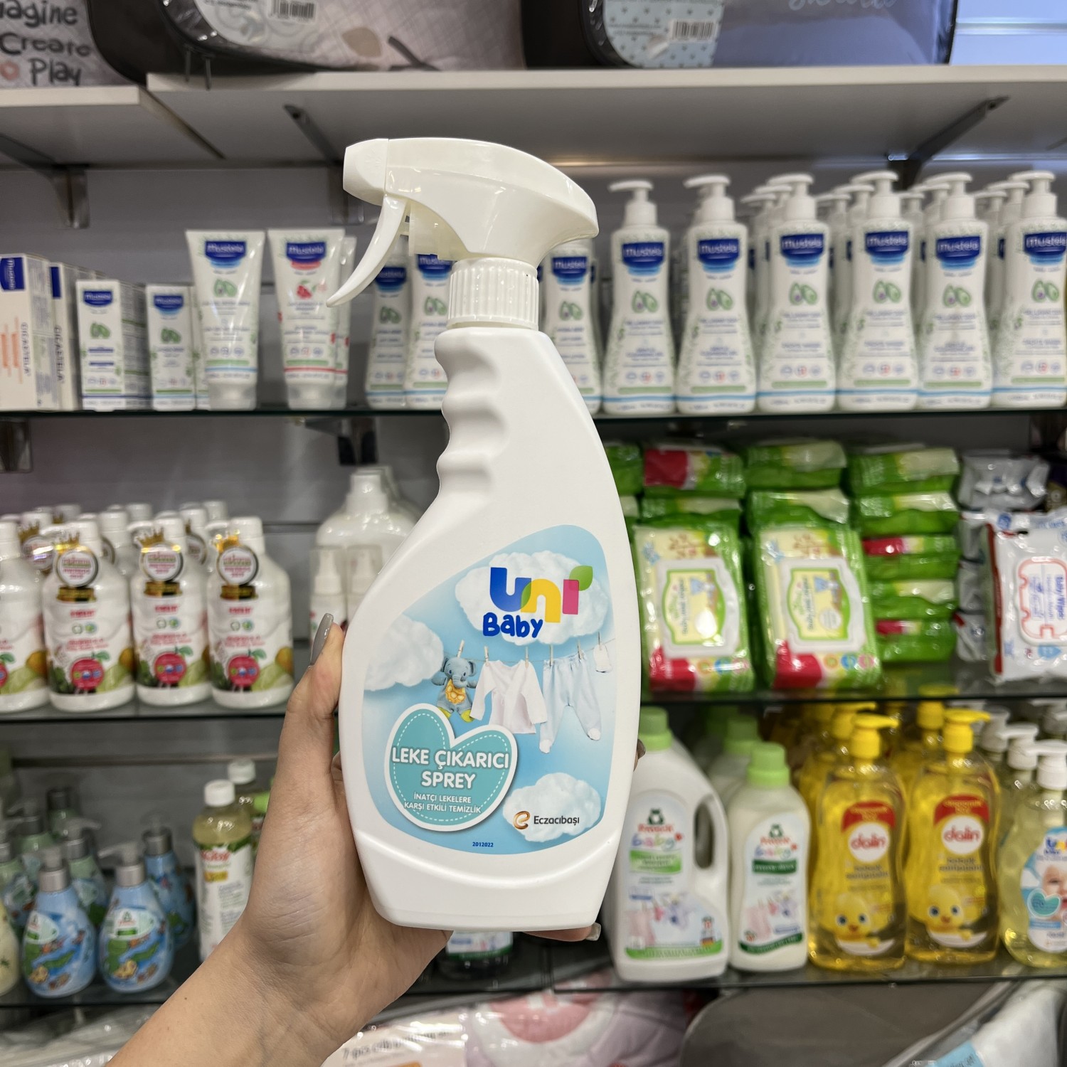 اسپری لکه بر لباس نوزاد یونی Uni حجم 500 میلی لیتر