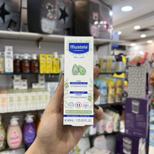 کرم برطرف کننده پوسته های چرب سر نوزاد ماستلا Mustela