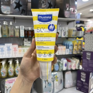 لوسیون ضد آفتاب با قدرت محافظت بالا 200 میل ماستلا Mustela