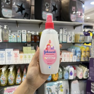 اسپری نرم کننده و باز کننده گره مو جانسون Johnson’s