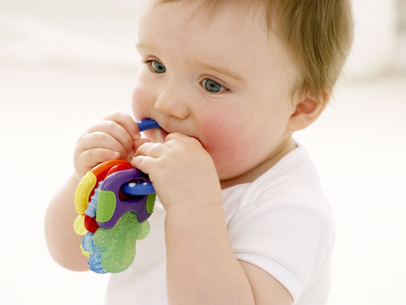 اسباب بازی مناسب برای نوزاد شش ماهه