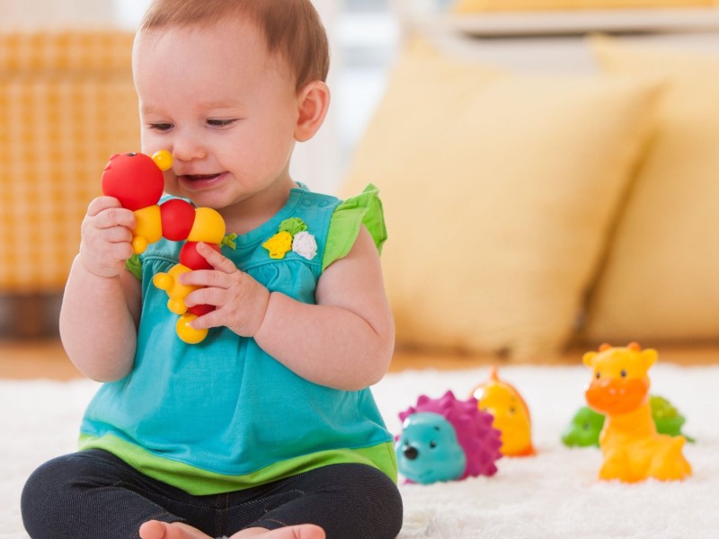 اسباب بازی برای نوزاد هفت ماهه