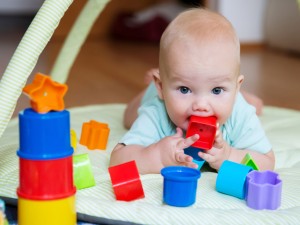 اسباب بازی مناسب برای نوزاد چهار ماهه