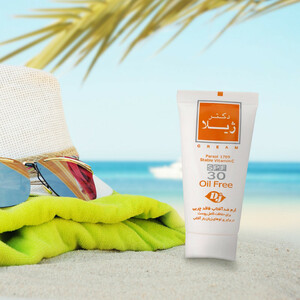 کرم ضد آفتاب و ضد چروک بی‌رنگ دکتر ژیلا، Spf 30، مدل Parsol 1789، مناسب پوست‌های چرب و مختلط با حجم 65 میلی‌لیتر، محافظت‌کننده در برابر اشعه‌های UVA و UVB، ضد پیری، دارای فرمولاسیون فاقد چربی، ویتامین‌های C و E، با ماندگاری 2 ساعته