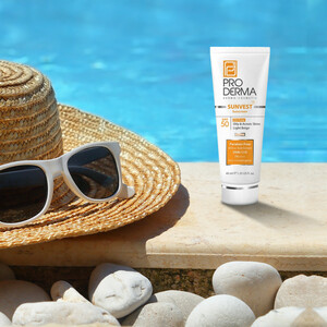 کرم ضد آفتاب رنگی پرودرما، SPF 50، مدل 50 Sunvest، مناسب پوست‌‌های آکنه‌دار و چرب با تنالیته روشن و حجم 40 میلی‌لیتر، محافظت‌کننده در برابر اشعه‌های UVA و UVB، غیر کومدون‌زا و فاقد پارابن، PA+++، دارای فرمولاسیون فاقد چربی،با ماندگاری 2 ساعته