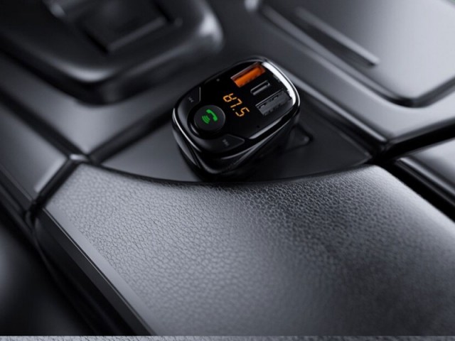 شارژر فندکی فست شارژ با قابلیت پخش موسیقی و مکالمه راک مدل B301 Bluetooth FM Transmitter