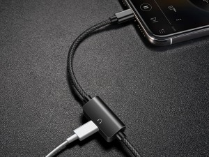 کابل صدا و شارژ لایتنینگ بیسوس مدل Music Series Audio Cable