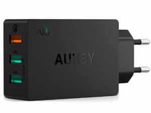 شارژر دیواری فست شارژ آکی مدل PA-T14 بهمراه کابل میکرو یو اس بی