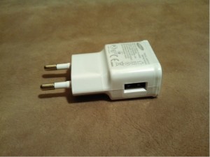 شارژر دیواری مدل ETA-U90EWE مناسب برای گوشی های سامسونگ