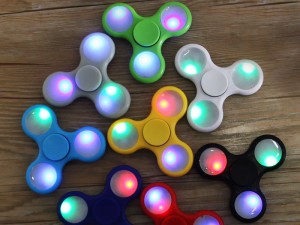 فیجت اسپینر طرح سه پره چراغدار