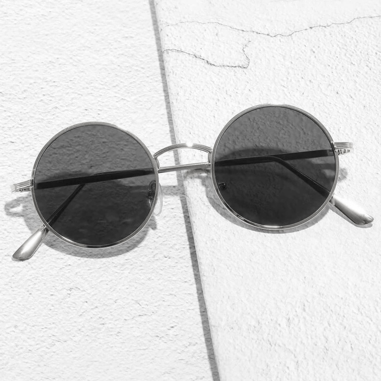 عینک آفتابی با فریم نقره‌ای مدل Irn-5219-Wht