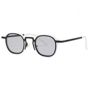 عینک آفتابی مدل Moca-61060-C7-Blc-Wht-Gry