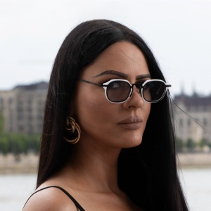 عینک آفتابی مدل Moca-61060-C7-Blc-Wht-Gry