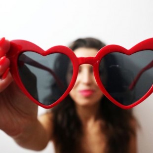 عینک مدل Love-Heart-Red
