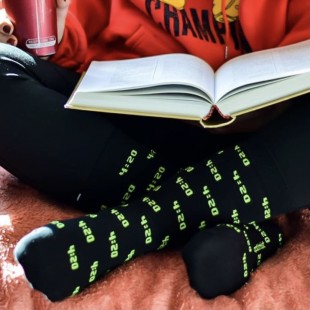 جوراب‌ ساق‌دار طرح 4:20