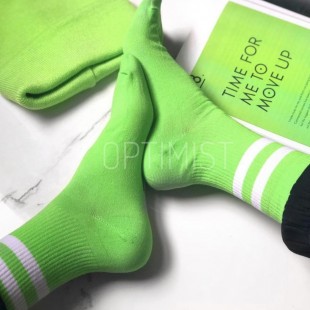 جوراب‌ سبز خط دار