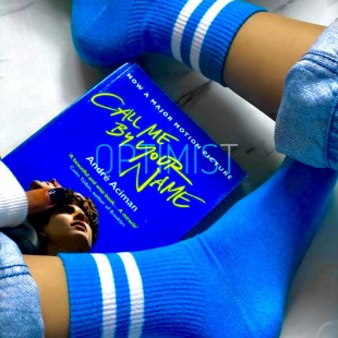 جوراب‌ آبی خط دار