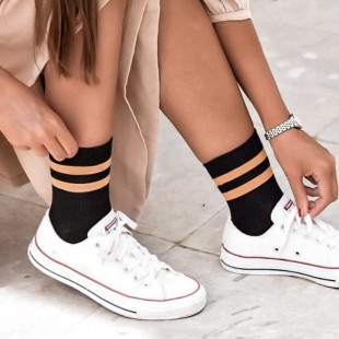 جوراب‌ مشکی خط دار