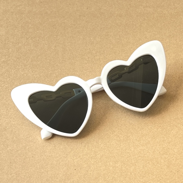 عینک آفتابی مدل Chain-Heart-Wht
