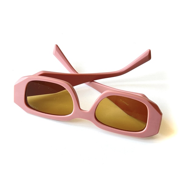 عینک آفتابی صورتی مات با عدسی زرد رنگ مدل Geo-3941-Ypnk